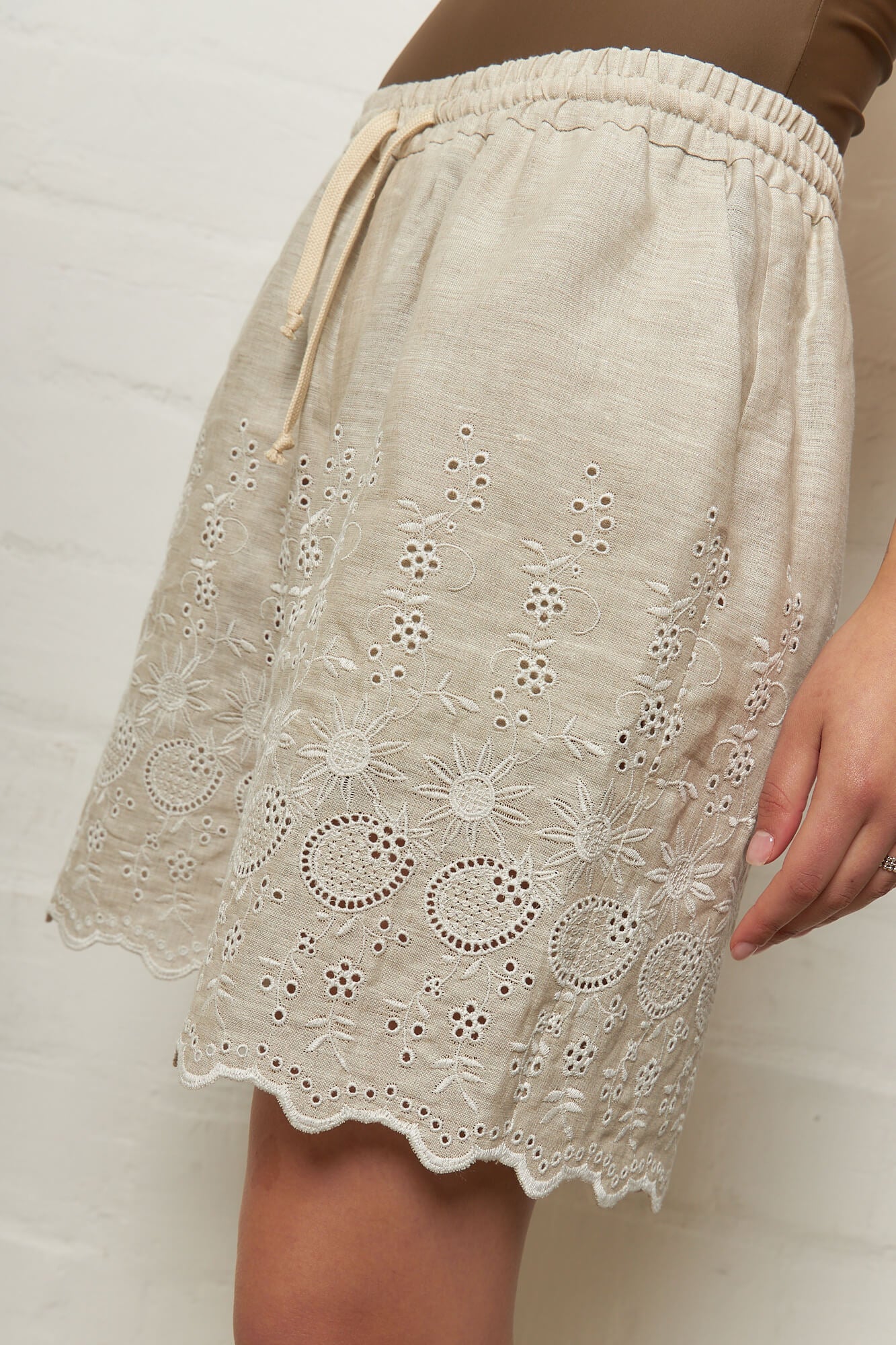 Jaime Embroidered Shorts Linen White