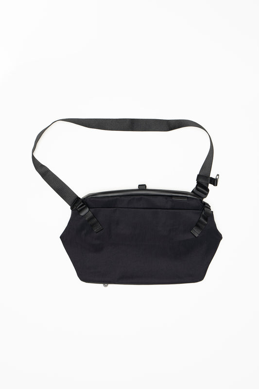 Riss Smooth Black Messenger