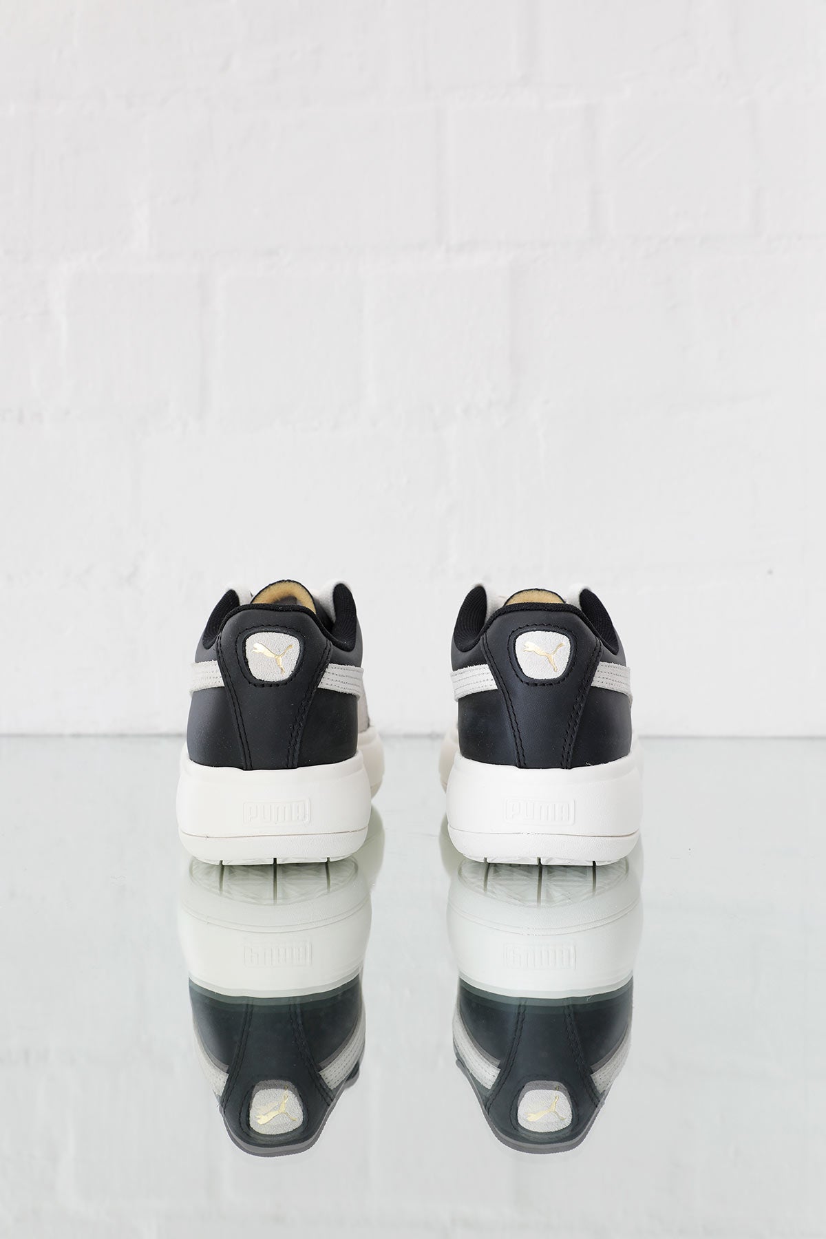 Suede Mayú Black Marshmallow Trainers